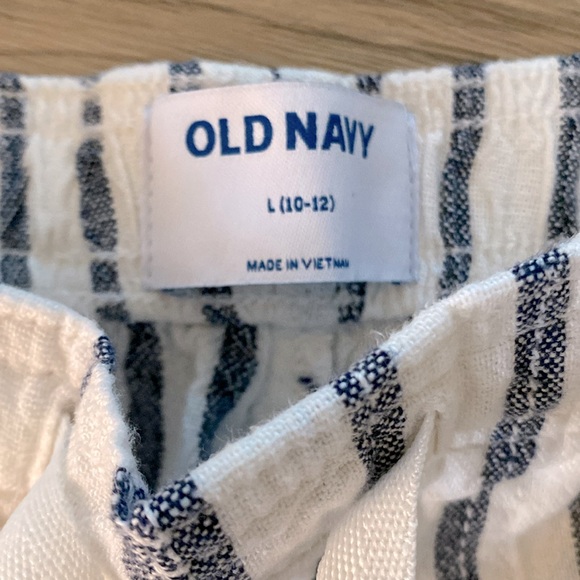 Old Navy | Linen Shorts - Picture 3 of 6
